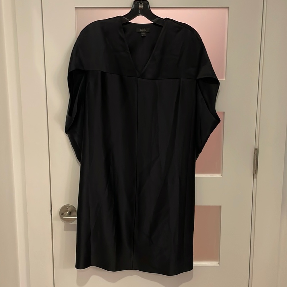 NWOT COS back satin dress - S (34)